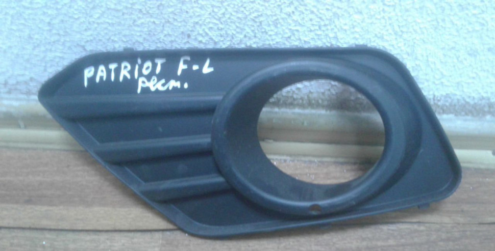 Решетка рамка птф левая Uaz Patriot рест oem 316382803025 (скл-3)