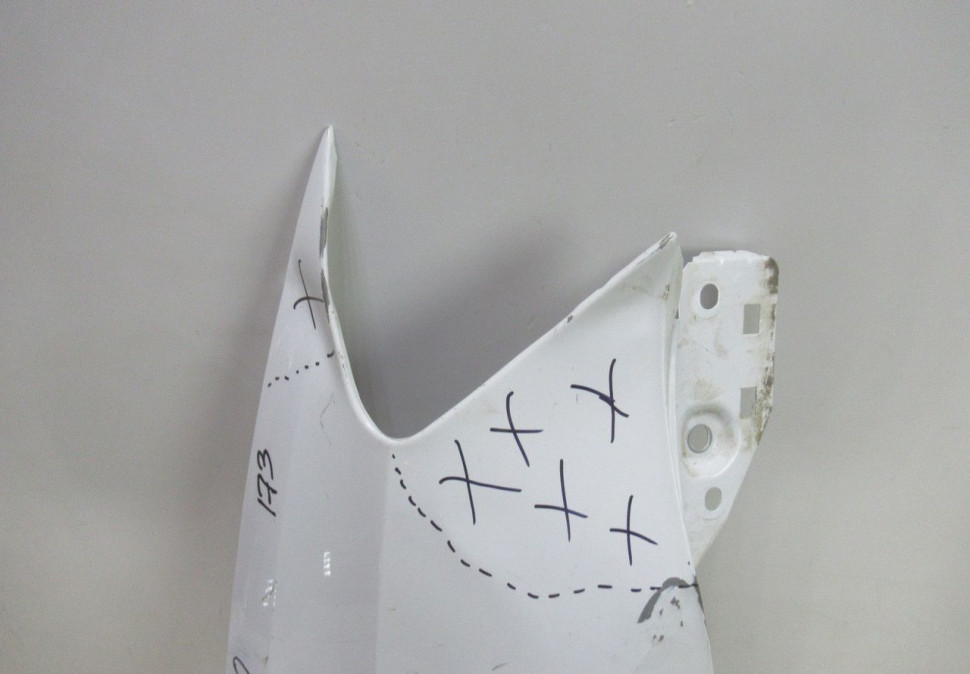 Крыло переднее правое Volkswagen Polo sedan oem 6r0821106 (вмятины)