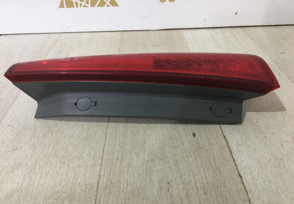 Фонарь правый верхний Kia Ceed 1 универсал 2006-2012 oem 924041H300 Фонарь правый верхний Kia Ceed 1 универсал 2006-2012 oem 924041H300