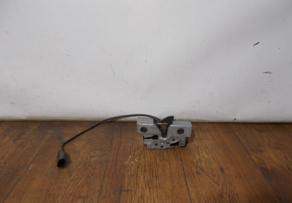 Замок капота нижний бу Skoda Octavia A7 OEM 5E0823509B