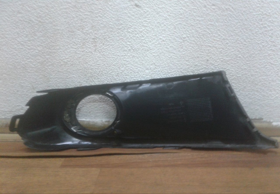 Накладка ПТФ левая Volkswagen Polo рест oem 6RU853665b