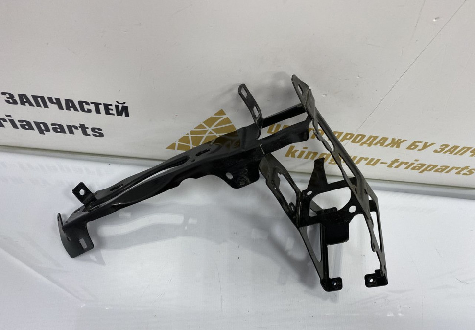 Кронштейн под фару левый BMW 3 F30 OEM 51647245791 Кронштейн под фару левый BMW 3 F30 OEM 51647245791
