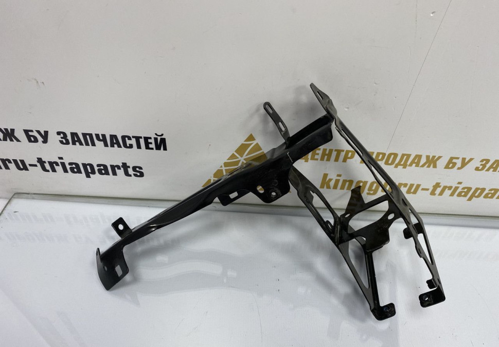 Кронштейн под фару левый BMW 3 F30 OEM 51647245791 Кронштейн под фару левый BMW 3 F30 OEM 51647245791