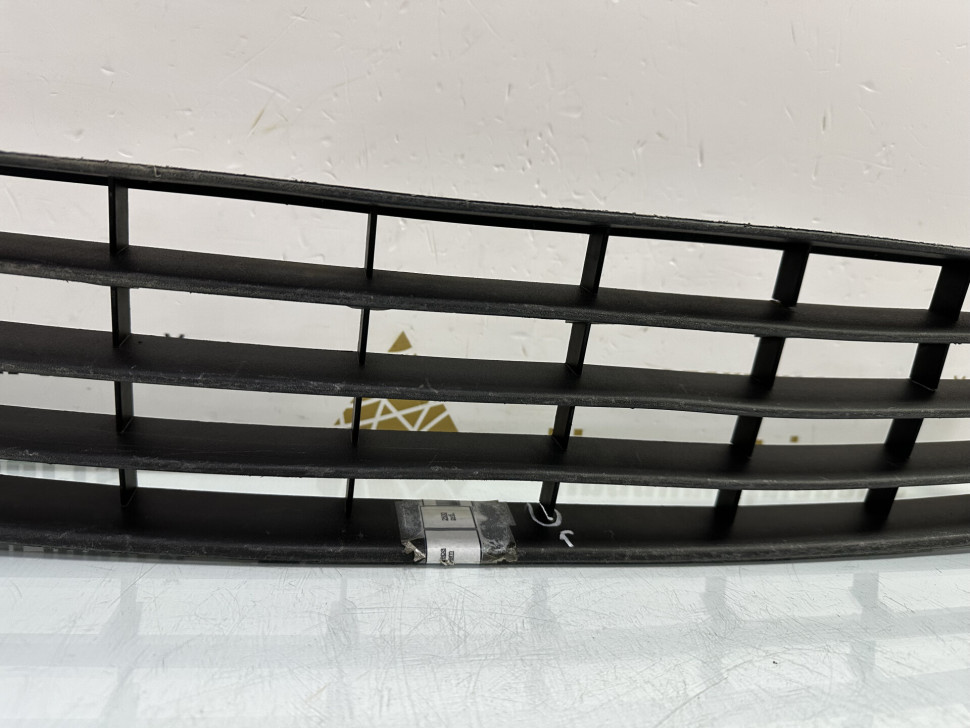 Решетка переднего бампера Volkswagen Golf Plus 1 2005 OEM 5M0853677