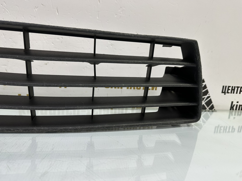 Решетка переднего бампера Volkswagen Golf Plus 1 2005 OEM 5M0853677 Решетка переднего бампера Volkswagen Golf Plus 1 2005 OEM 5M0853677