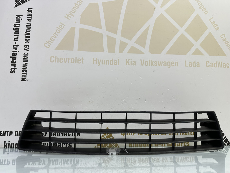Решетка переднего бампера Volkswagen Golf Plus 1 2005 OEM 5M0853677 Решетка переднего бампера Volkswagen Golf Plus 1 2005 OEM 5M0853677