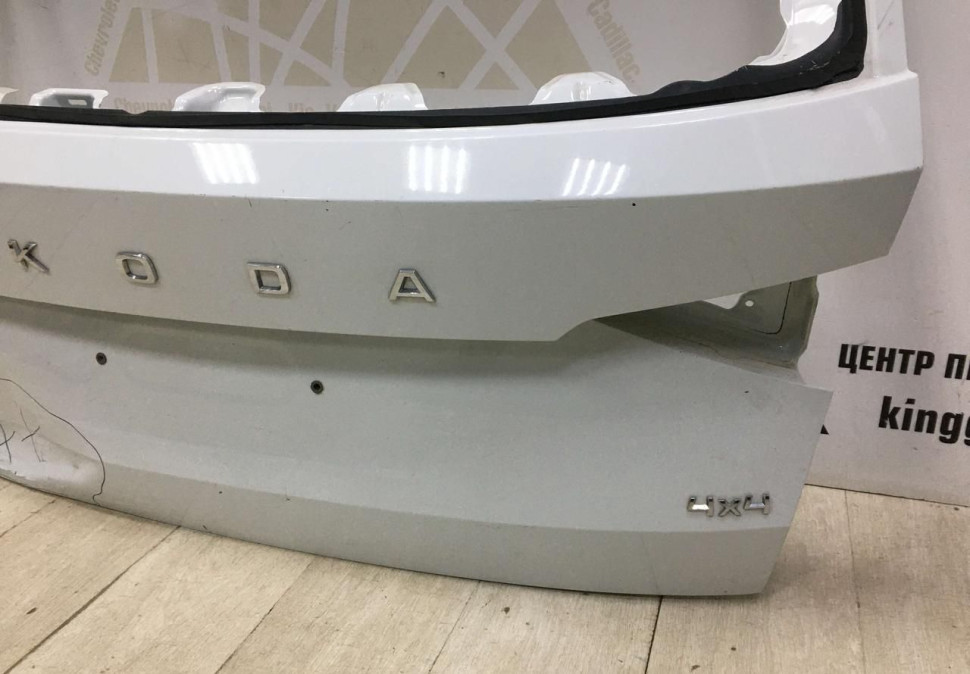 Крышка багажника Skoda Kodiaq OEM 565827025A (скл-3) Крышка багажника Skoda Kodiaq OEM 565827025A (скл-3)