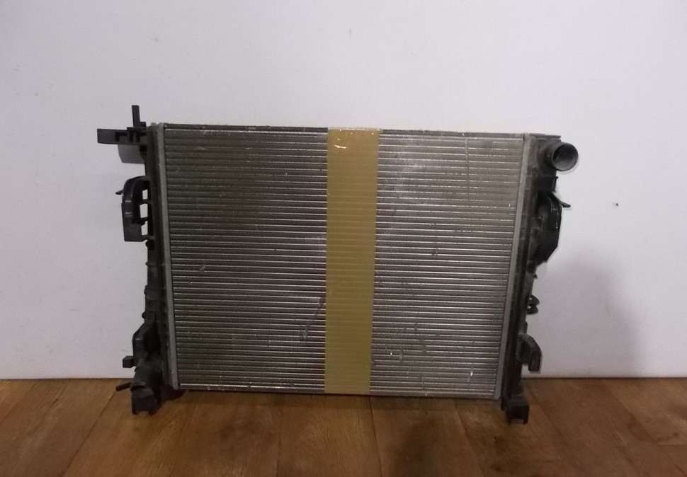 Радиатор охлаждения бу Renault Logan 2 OEM 214106179R Радиатор охлаждения бу Renault Logan 2 OEM 214106179R