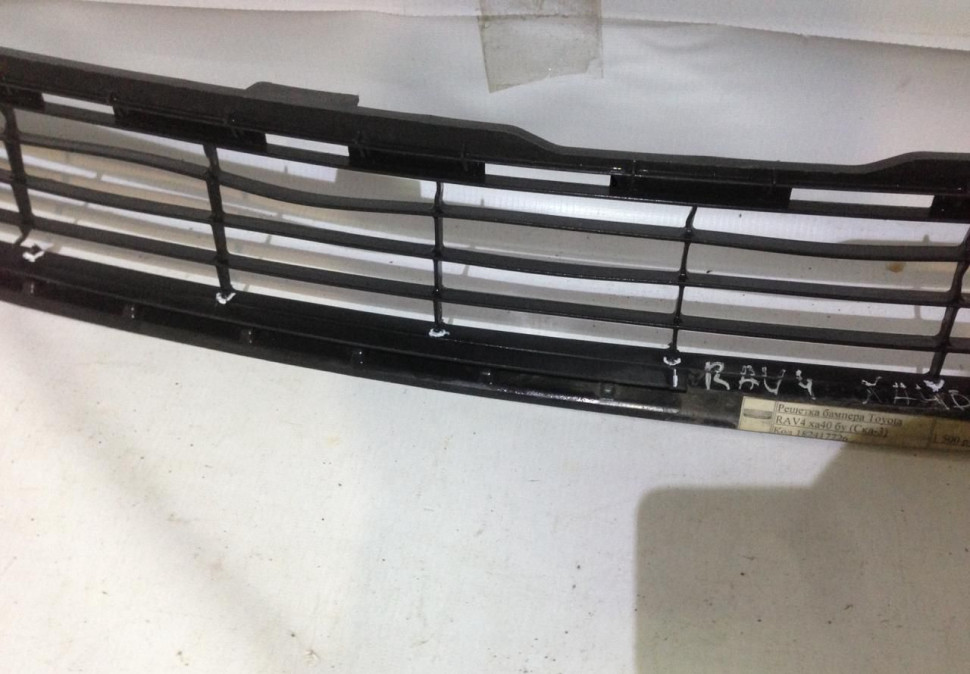 Решетка бампера правая Toyota RAV4 xa40 oem 5311242090 (Скл-3) Решетка бампера правая Toyota RAV4 xa40 oem 5311242090 (Скл-3)
