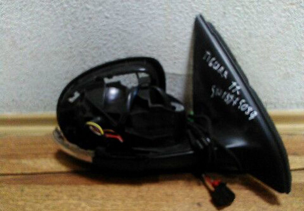 Корпус зеркала правый Volkswagen Tiguan (11>) oem 5n1857508