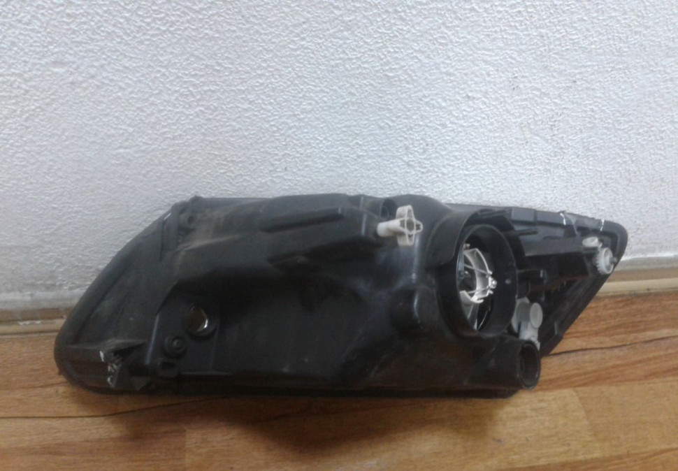 Фара правая Lada Granta oem 413775010 (слом. крепления) (скл-3) Фара правая Lada Granta oem 413775010 (слом. крепления) (скл-3)