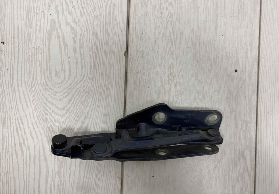 Петля капота правая Volkswagen Transporter T6 oem 7E0823302
