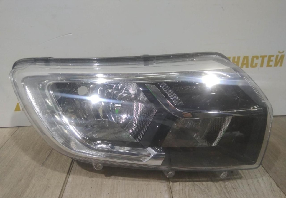 Фара правая бу Renault Logan 2 рестайлинг OEM 260101079R