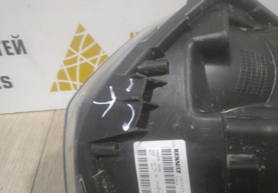 Фара правая бу Renault Logan 2 рестайлинг OEM 260101079R