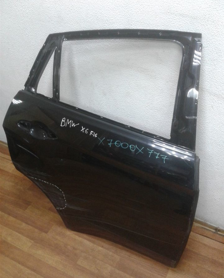 Дверь задняя правая BMW X6 F16 oem 41517386744 (вмятина)