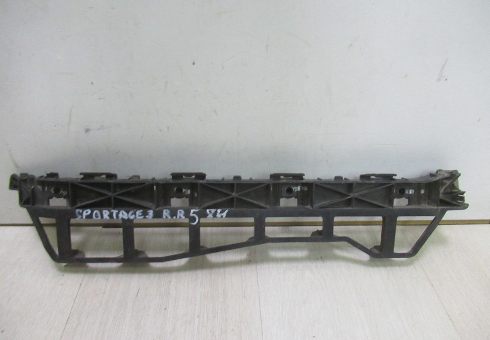 Кронштейн заднего бампера правый Kia Sportage 3  (слом.1крепл)