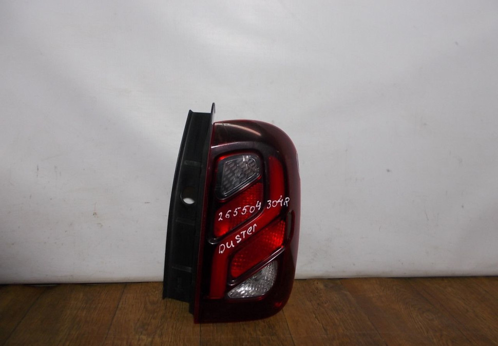 Фонарь правый бу Renault Duster рестайлинг OEM 265504304R