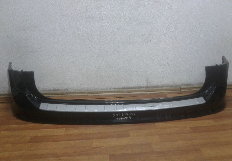 Бампер задний Volkswagen Tiguan 2 oem 5nr807421 (трещина)