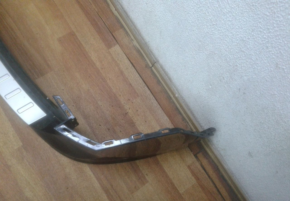 Бампер задний Volkswagen Tiguan 2 oem 5nr807421 (трещина)