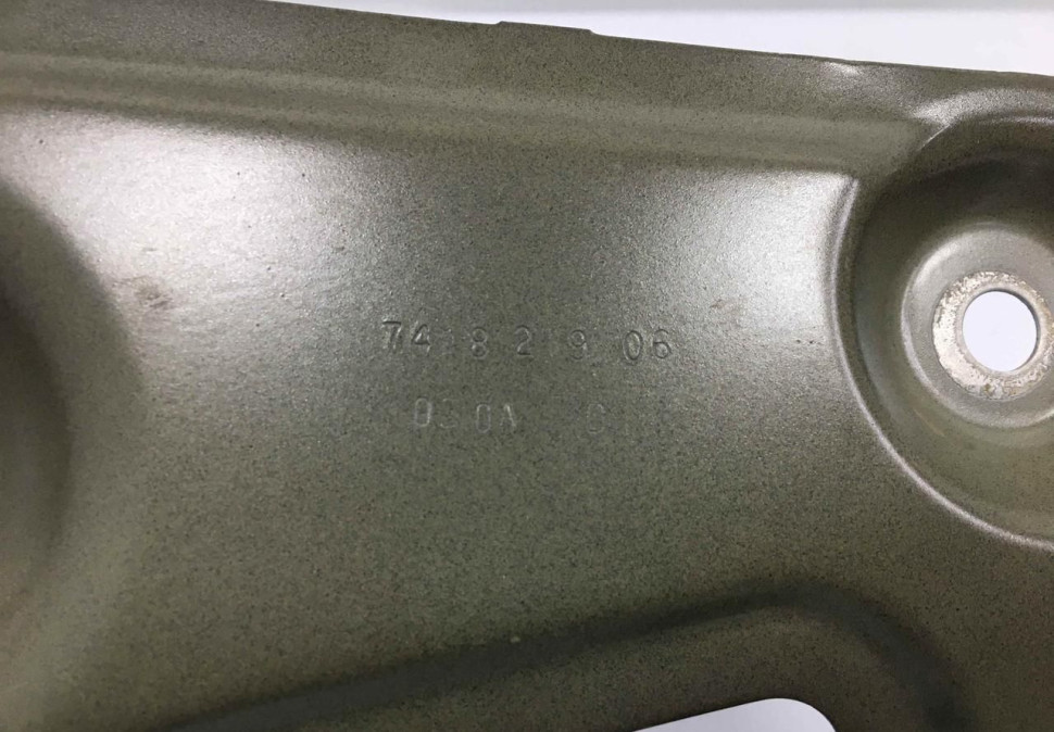 Кронштейн крыл передний левый BMW X7 G07 OEM 7418219 41007492369 Кронштейн крыл передний левый BMW X7 G07 OEM 7418219 41007492369