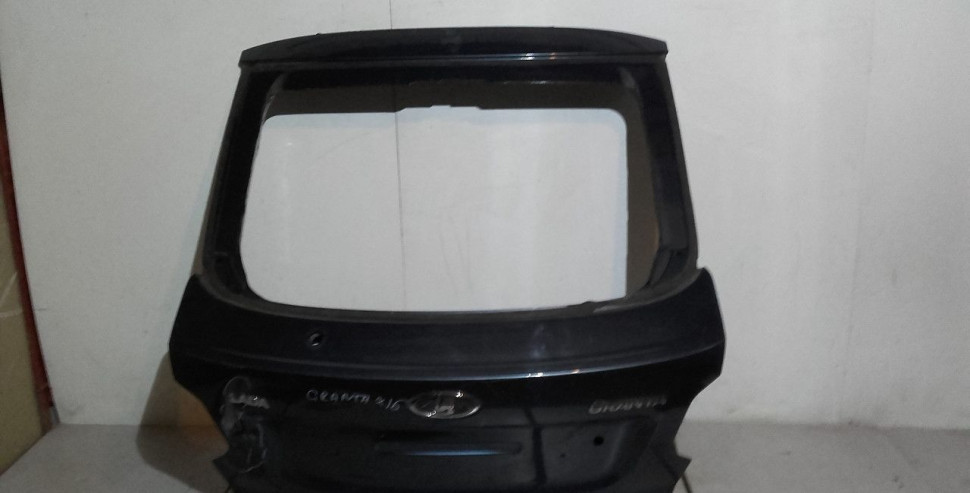 Крышка багажника Lada Granta х/б (11>) вмятина