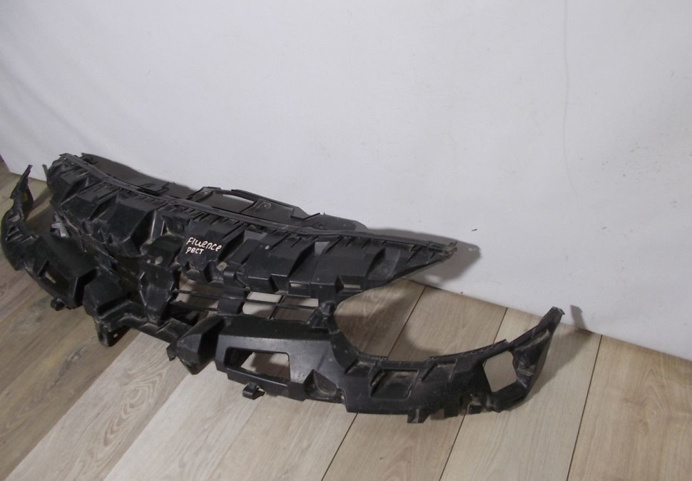 Скраб переднего бампера бу Renault Fluence рестайлинг OEM 620368182R