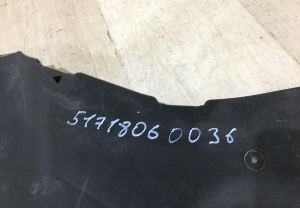 Защита переднего бампера  правая BMW 8 G14 M-Pack  2018 > OEM 51718060036