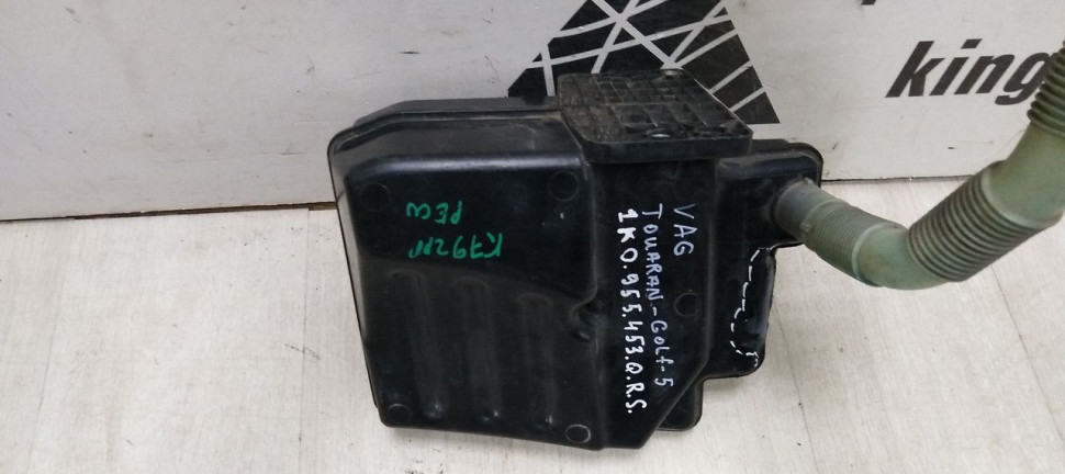 Бачок омывателя Volkswagen Golf 5 04-09 oem 1K0955453Q