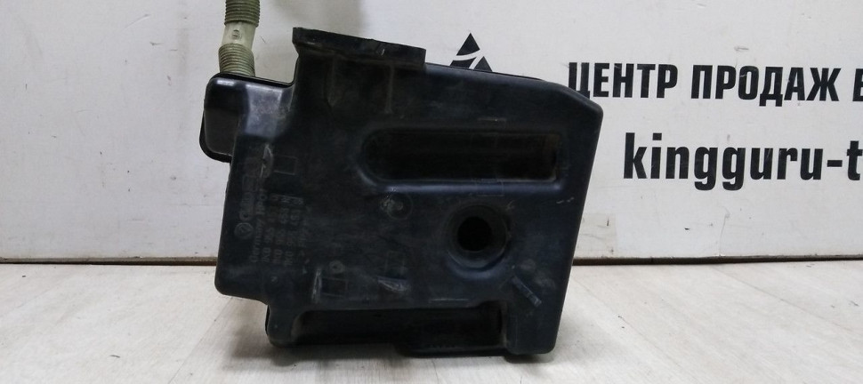 Бачок омывателя Volkswagen Golf 5 04-09 oem 1K0955453Q