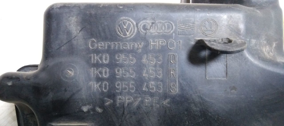 Бачок омывателя Volkswagen Golf 5 04-09 oem 1K0955453Q