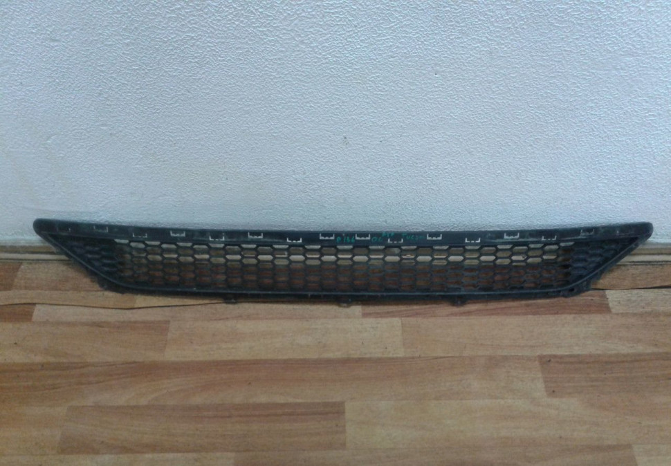 Решетка переднего бампера Hyundai Tucson 3 oem 86561D7000