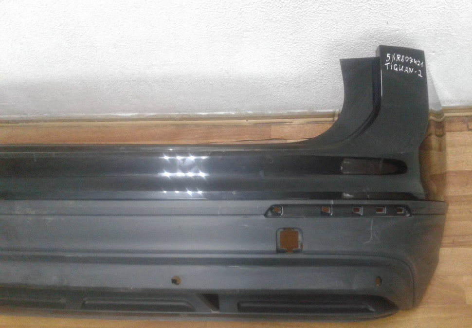 Бампер задний с юбкой Volkswagen Tiguan 2 oem 5nr807421 (мал. потерт.) Бампер задний с юбкой Volkswagen Tiguan 2 oem 5nr807421 (мал. потерт.)