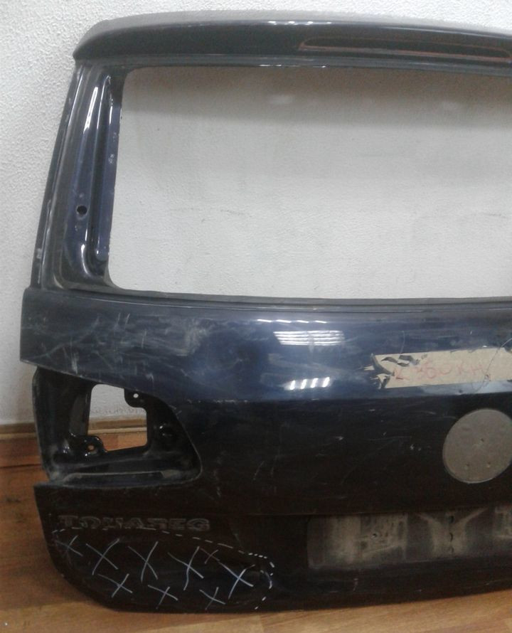 Крышка багажника Volkswagen Touareg NF (вмятина) Крышка багажника Volkswagen Touareg NF (вмятина)