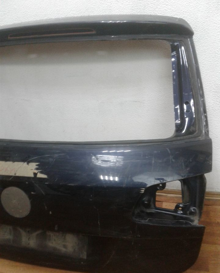 Крышка багажника Volkswagen Touareg NF (вмятина) Крышка багажника Volkswagen Touareg NF (вмятина)