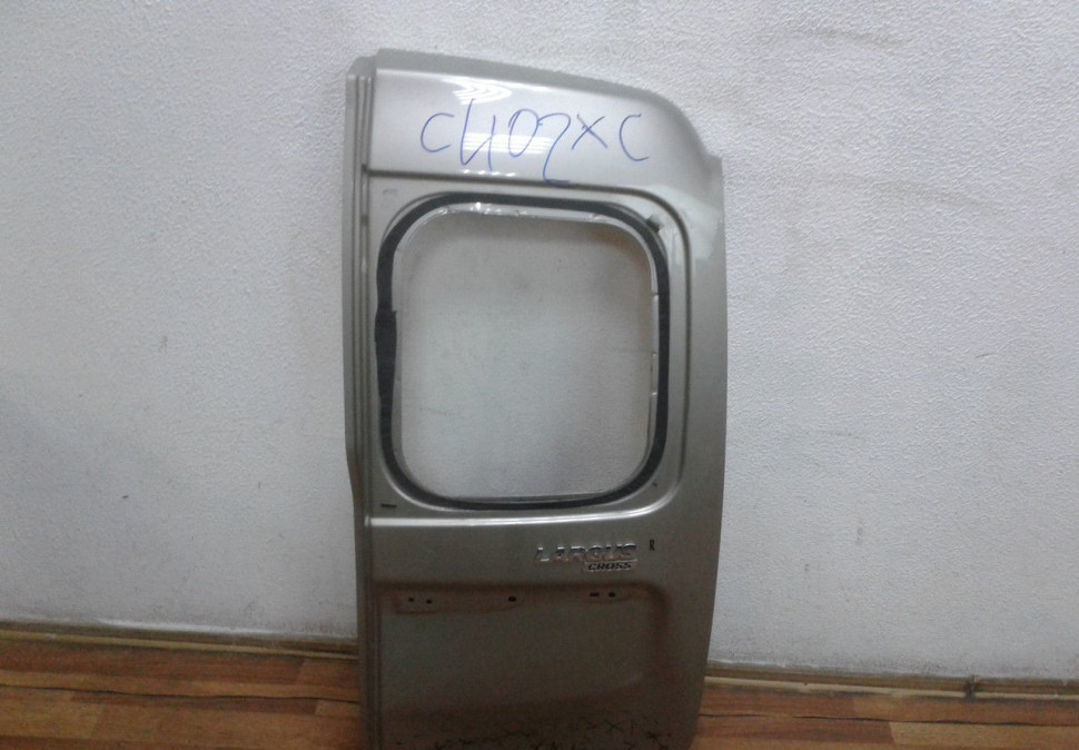 Дверь багажника задняя багажника Lada Largus Cross oem 901010231r (вмятина) (скл-3)