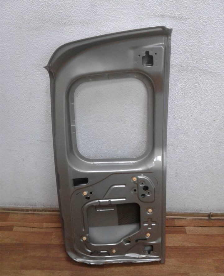 Дверь багажника задняя багажника Lada Largus Cross oem 901010231r (вмятина) (скл-3)