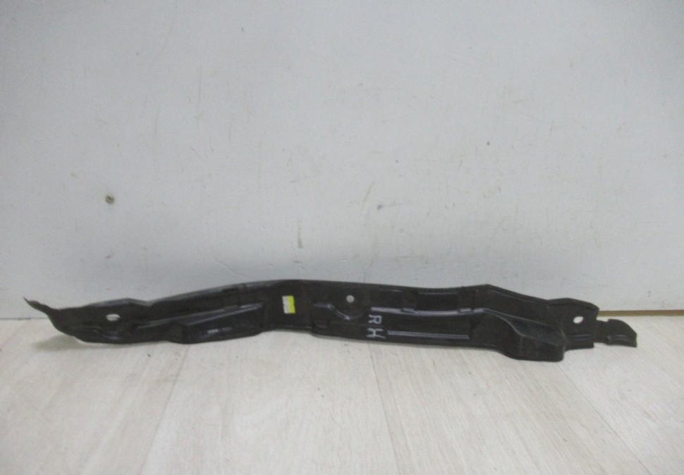 Пыльник переднего крыла правый Hyundai Solaris 1 oem 841421r000