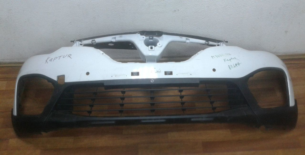 Бампер передний бу Renault Kaptur OEM 620222180R (В)