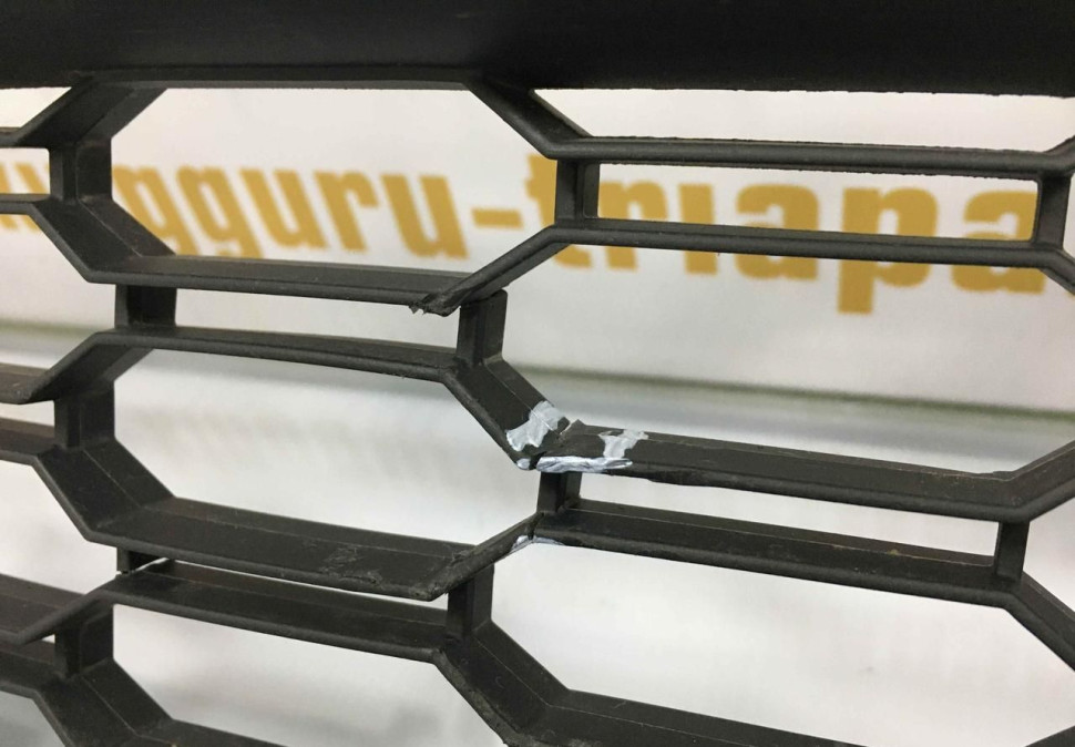 Решетка переднего бампера Skoda Octavia A8 OEM 5e3853677