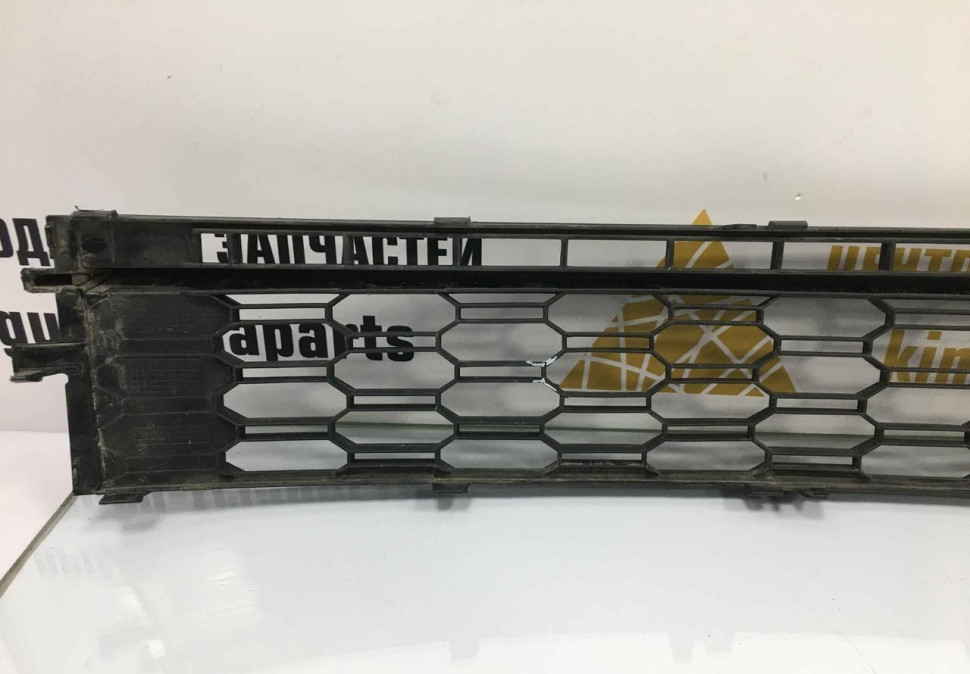 Решетка переднего бампера Skoda Octavia A8 OEM 5e3853677 Решетка переднего бампера Skoda Octavia A8 OEM 5e3853677