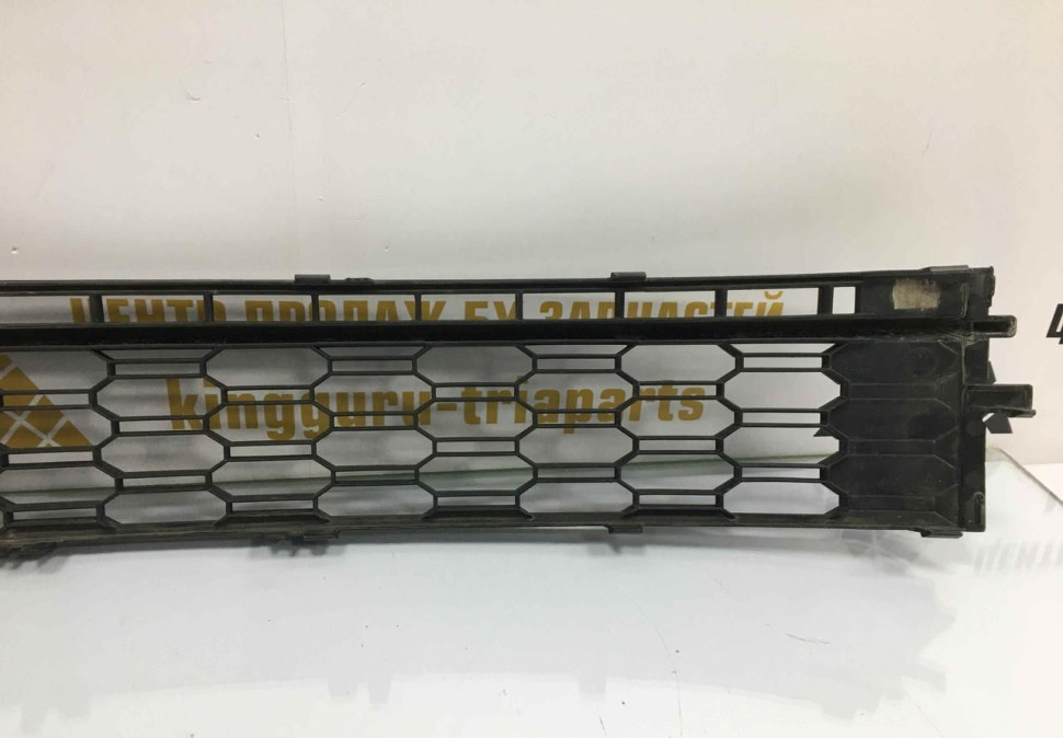 Решетка переднего бампера Skoda Octavia A8 OEM 5e3853677 Решетка переднего бампера Skoda Octavia A8 OEM 5e3853677