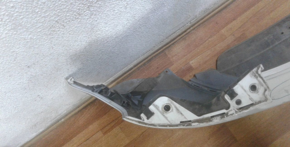 Бампер задний Volkswagen Golf Plus oem 5M0807421G (трещины)