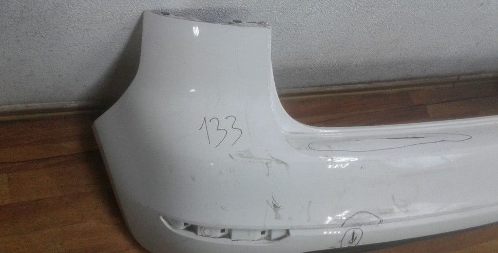 Бампер задний Volkswagen Golf Plus oem 5M0807421G (трещины) Бампер задний Volkswagen Golf Plus oem 5M0807421G (трещины)