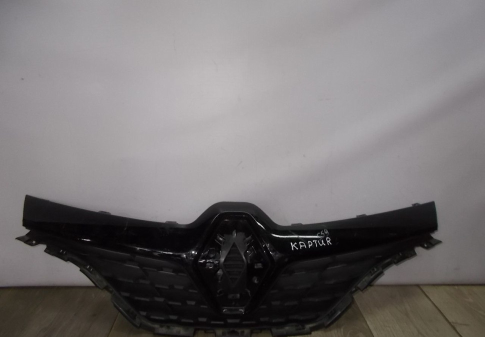 Решетка радиатора бу Renault Kaptur OEM 623103985R