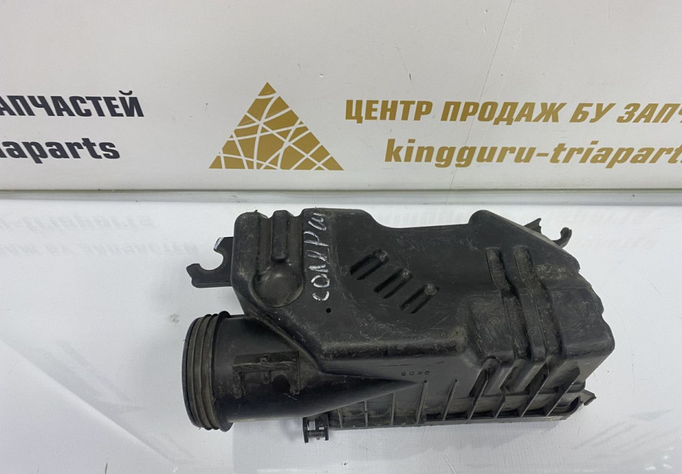 Кoрпуc вoздушнoго фильтpа Нyundai Sоlаris 1 2011 OEM 281121r100