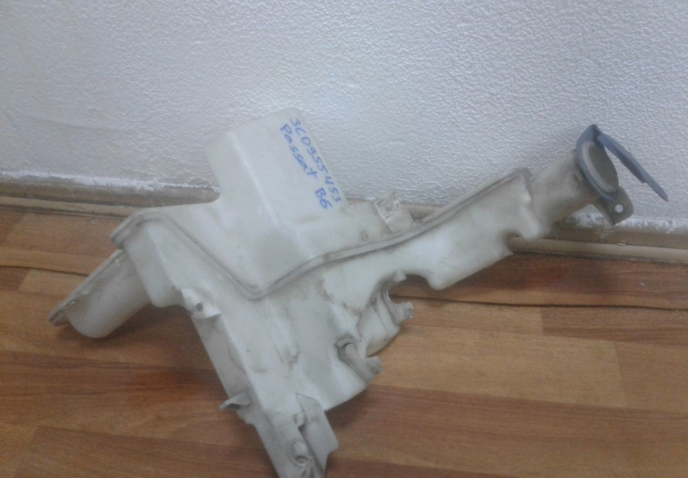 Бачок омывателя Volkswagen Passat B6 (05>10) oem 3c0955453