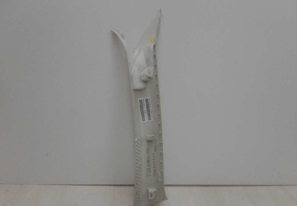 Обшивка стойки лобового стекла левая Volkswagen Touareg 2 oem  7p6867233