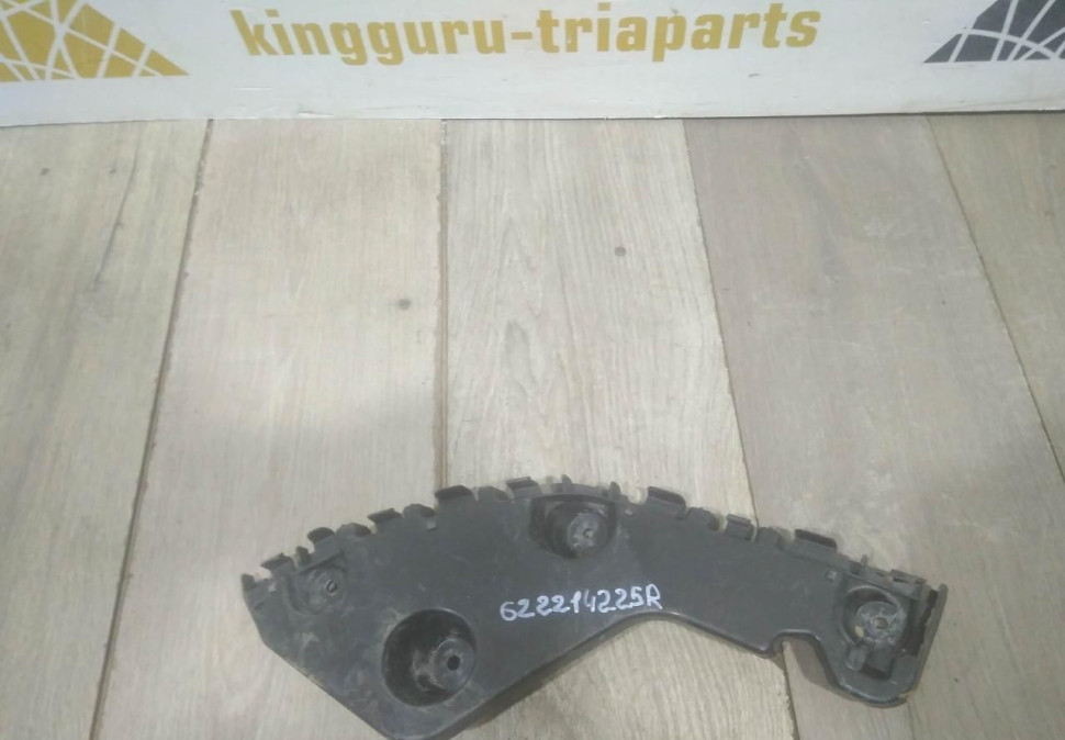Кронштейн заднего бампера левый бу Renault Duster OEM 622214225R