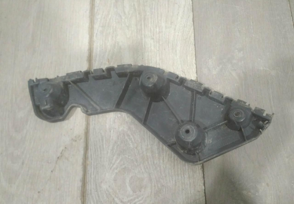 Кронштейн заднего бампера левый бу Renault Duster OEM 622214225R Кронштейн заднего бампера левый бу Renault Duster OEM 622214225R