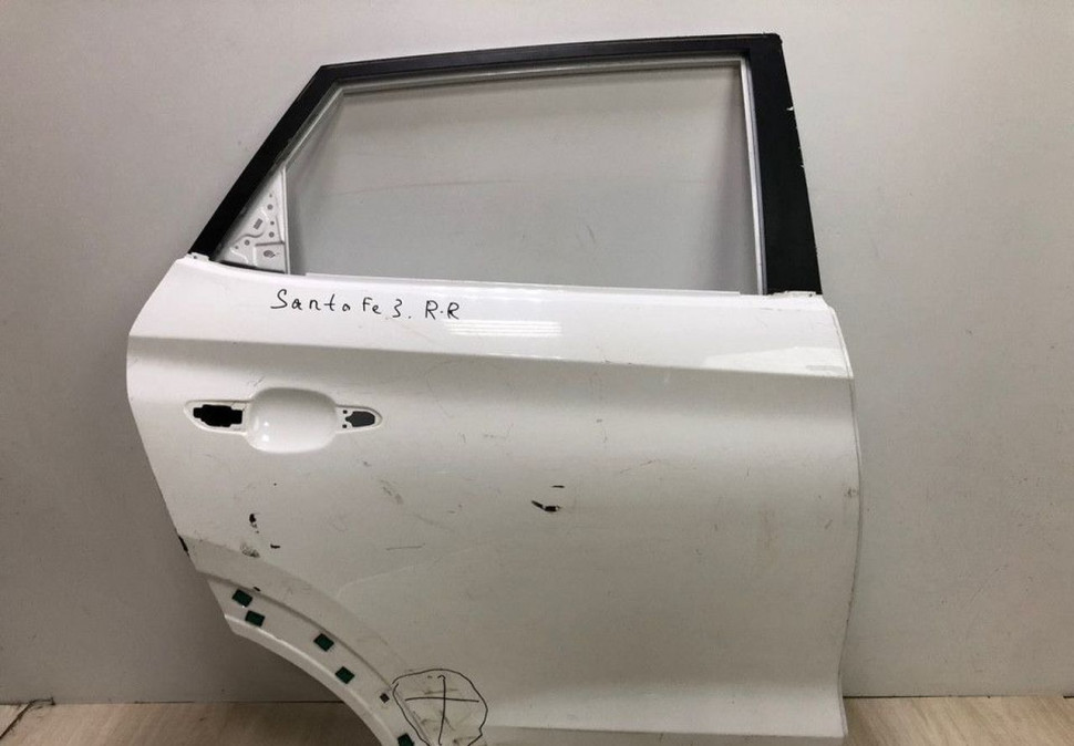 Дверь задняя правая Hyundai Tucson 3 oem 77004D7000 (вмятина)